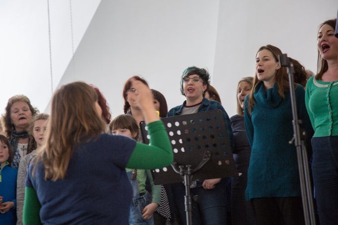 THE MUDLARKS CAFE CHOIR AT TTHE FOLK N ALE FESTIVAL, END OF THE PIER, APRIL 2016
